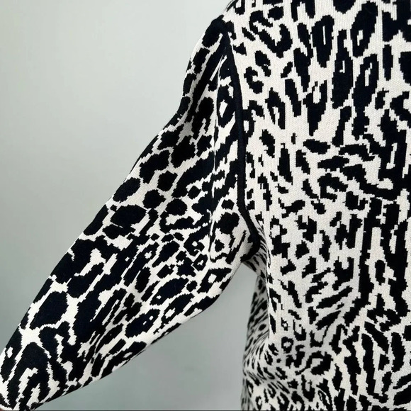 Ann Taylor Black and Cream Animal Print Structured Knit Top Size S - Picture 9 of 12